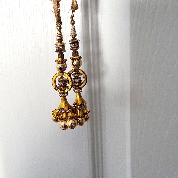 Brand new gold saree blouse with zari thread embroidery and dori. - Picture 7 of 7